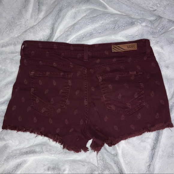 vans paisley patterned maroon shorts - Picture 4 of 5